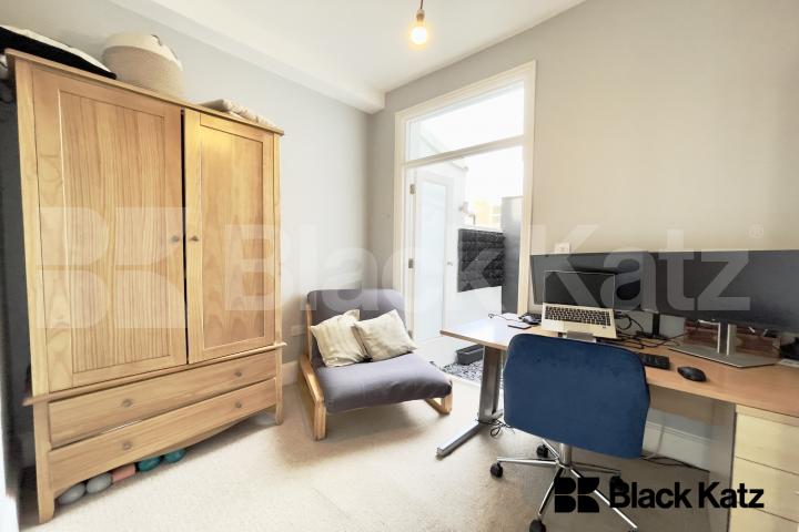 Beautiful garden flat marrying period charm with contemporary living Gowrie Road , Clapham Junction 